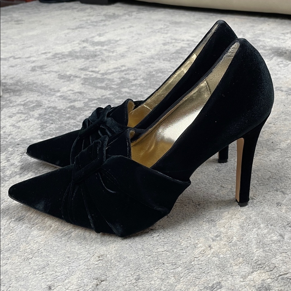 NIB Chiara Boni Black Velvet Buckle Wrap Pointed Toe Pumps Stiletto Sz 40 - Picture 3 of 13